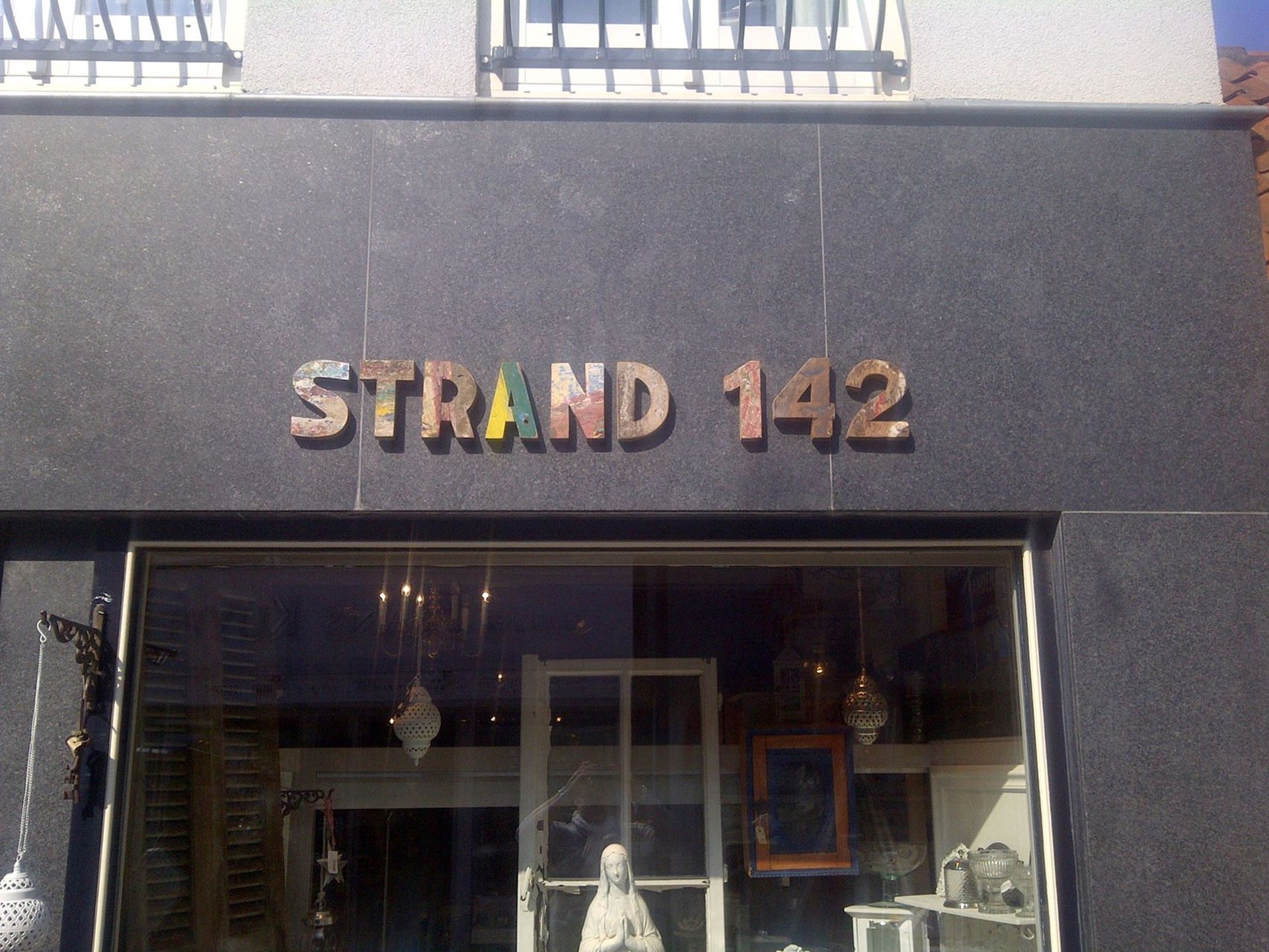 Strand 142 banner